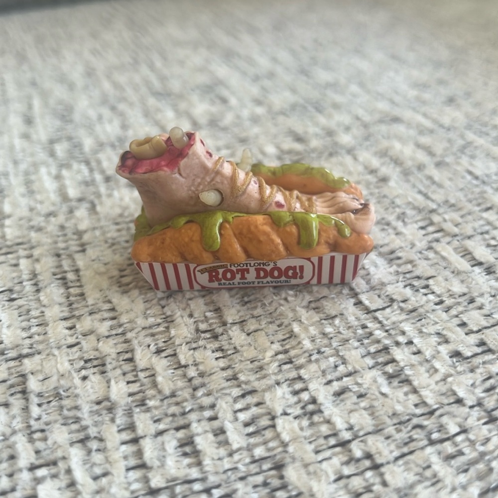 Mega Gross Minis Rot Dog